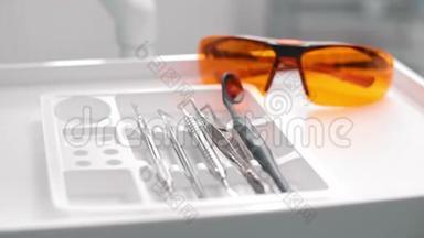 牙科`办公室的基本牙科设备